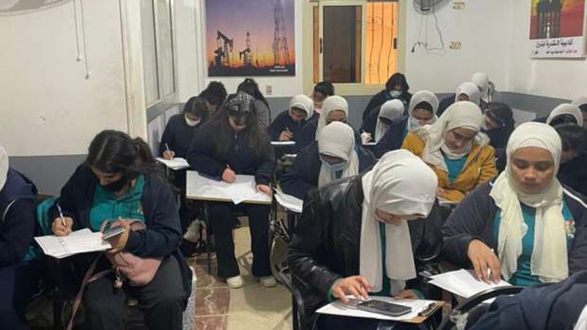 مجموع مدرسة البترول بعد الإعدادية 2024-2025 وشروط التقديم و أماكن المدارس و مميزات وعيوب المدرسة