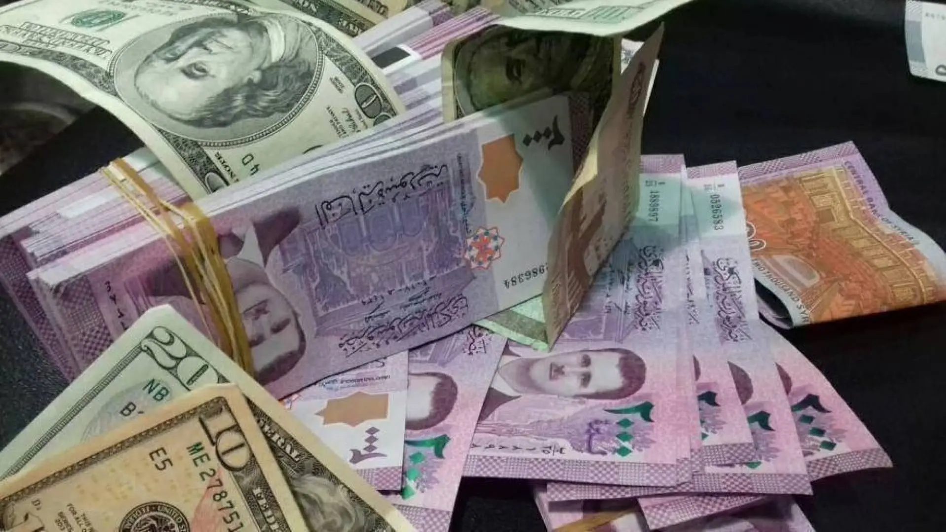 التحويل بكام “SYP / USD” سعر الدولار اليوم في سوريا مقابل الليرة اليوم الاحد 26 يناير 2025 حسب نشرة المصارف والصرافة