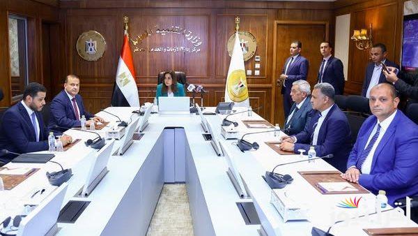 وزيرة التنمية تتابع جهود المحافظات لمواجهة الطقس السيئ من مركز سيطرة الشبكة الوطنية للطوارئ