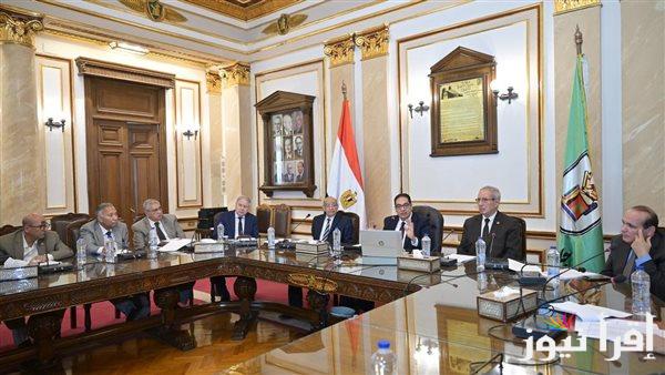 لجنة الإسكان بجامعة القاهرة تراقب مشروع الإسكان لأعضاء هيئة التدريس والعاملين في 6 أكتوبر
