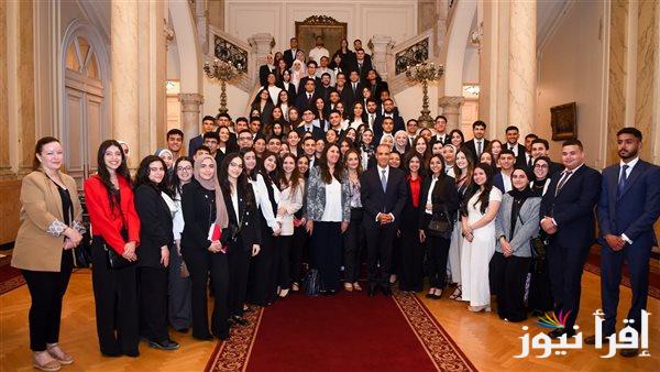 وزير الخارجية يلتقي 100 طالب وطالبة من الجامعات المصرية
في لقاء تفاعلي