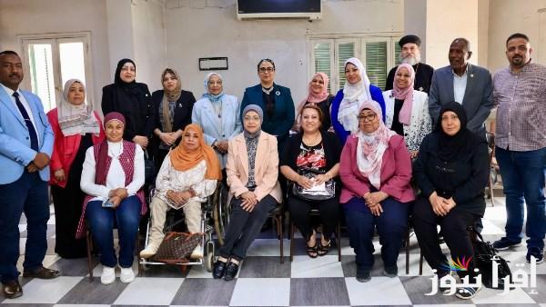 محافظ أسوان يعد بتسهيل العقبات أمام تمكين المرأة في مختلف المجالات