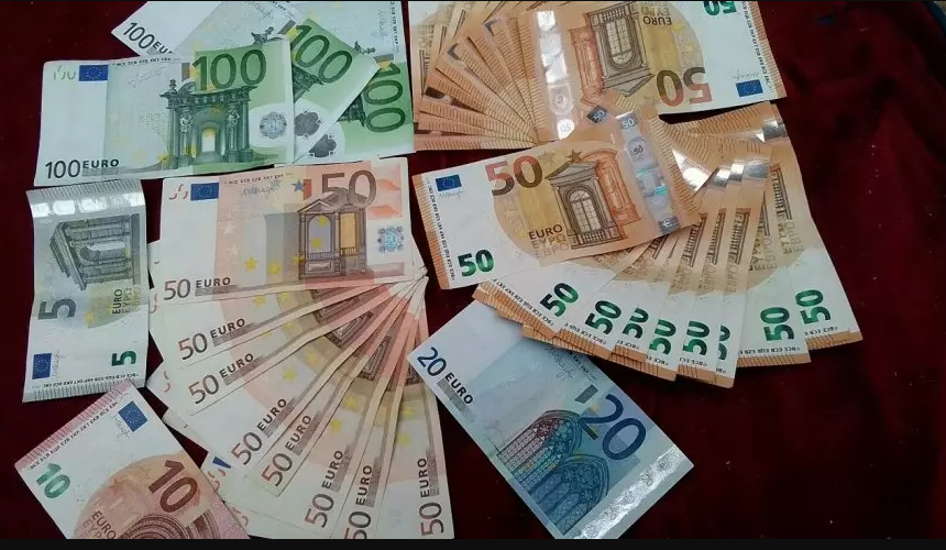 EU Eur ضرب نااار .. سعر اليورو اليوم في السوق السوداء والبنوك المصرية المختلفة مقابل الجنية المصري