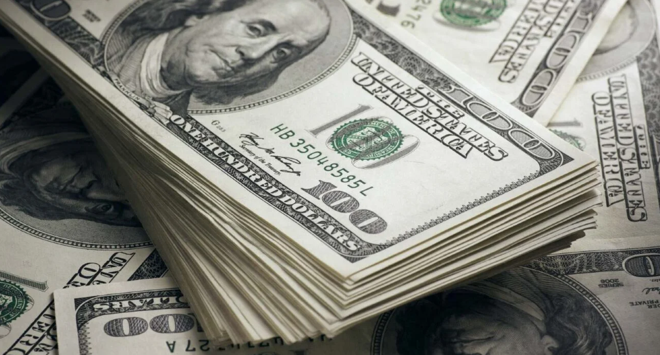 نزل جامد!!.. سعر الدولار مقابل الجنية المصري اليوم الثلاثاء 10/6/2025 بنوك وسوق سوداء